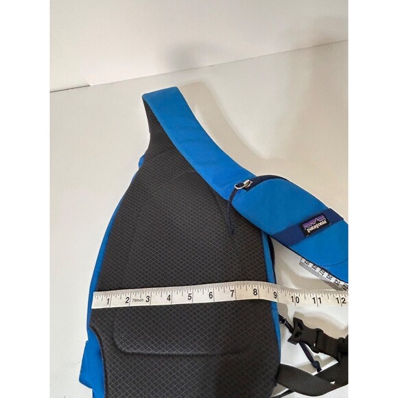 Patagonia Atom Sling Bag 8L Deep Blue Outdoor Adventure Hiking Gear - Picture 3 of 10